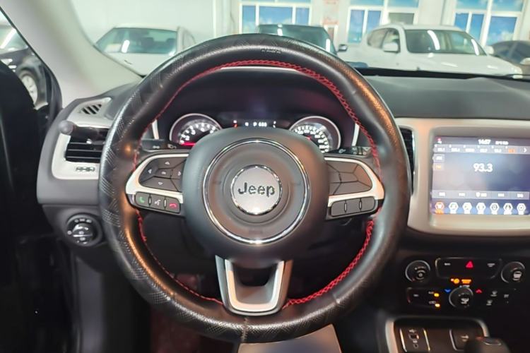 Used Jeep Compass 2020 220T Automatic Leading Edition Steering Wheel