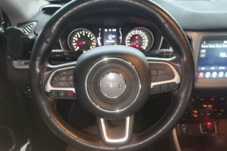Used Jeep Compass 2020 220T Automatic Leading Edition Steering Wheel
