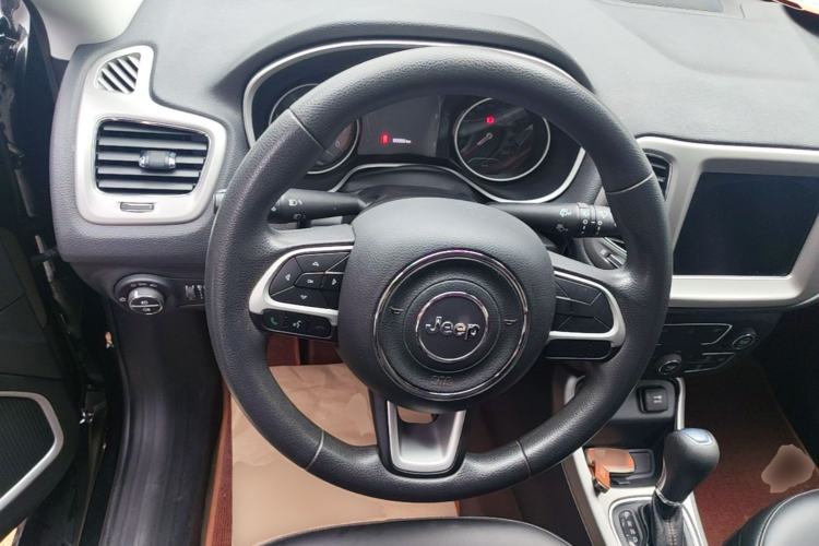 Used Jeep Compass 2020 220T Automatic Leading Edition Steering Wheel