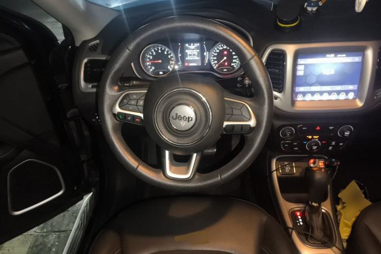Used Jeep Compass 2020 220T Automatic Leading Edition Steering Wheel
