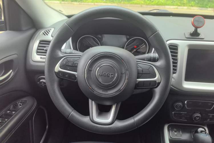 Used Jeep Compass 2020 220T Automatic Leading Edition Steering Wheel