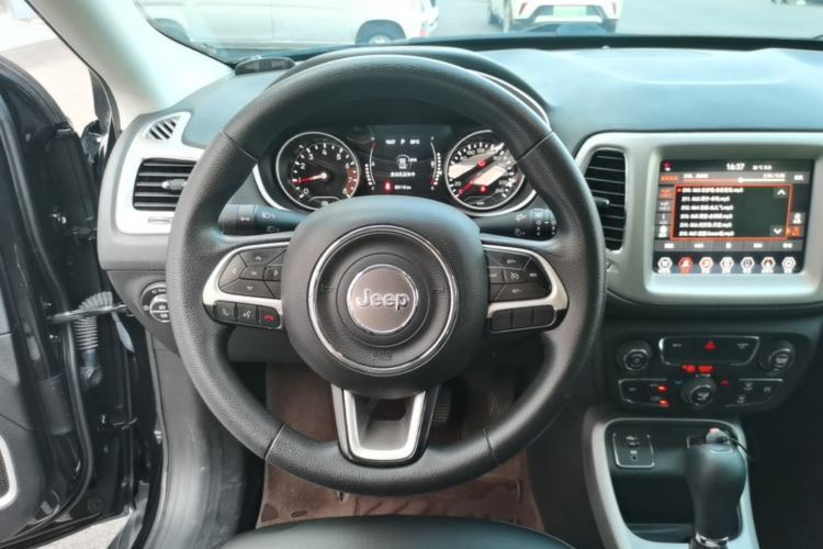 Used Jeep Compass 2020 220T Automatic Leading Edition Steering Wheel