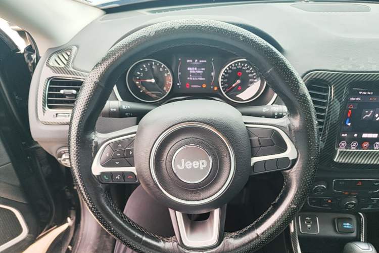 Used Jeep Compass 2020 220T Automatic Leading Edition Steering Wheel