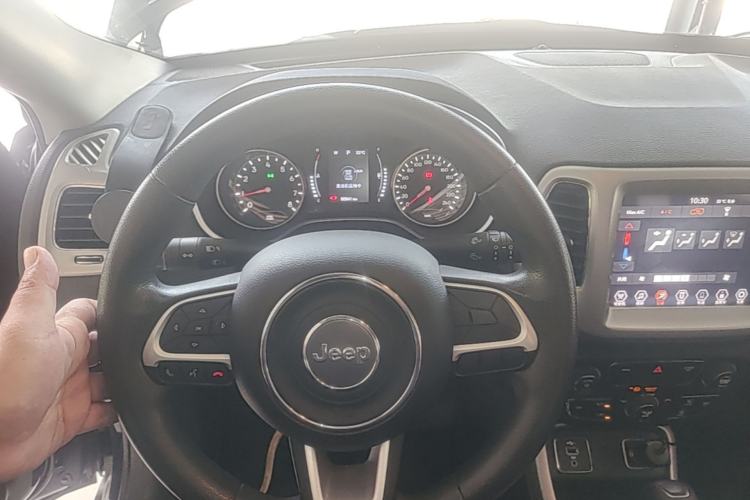 Used Jeep Compass 2020 220T Automatic Leading Edition Steering Wheel