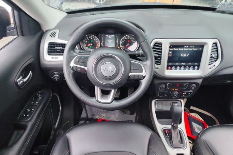 Used Jeep Compass 2020 220T Automatic Leading Edition Steering Wheel