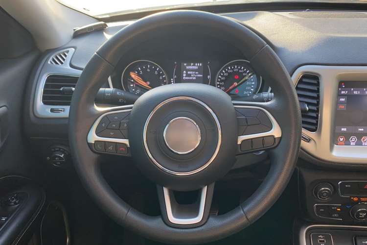 Used Jeep Compass 2020 220T Automatic Leading Edition Steering Wheel