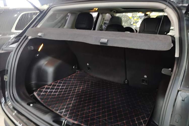 Used Jeep Compass 2020 220T Automatic Elite Edition Trunk
