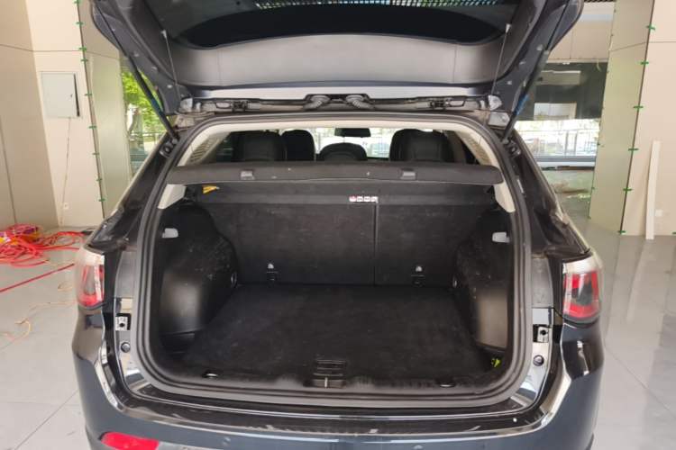 Used Jeep Compass 2020 220T Automatic Elite Edition Trunk