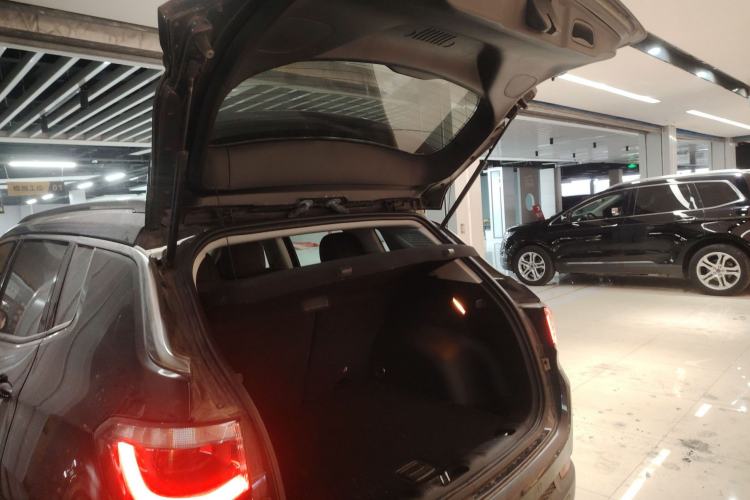 Used Jeep Compass 2020 220T Automatic Elite Edition Trunk