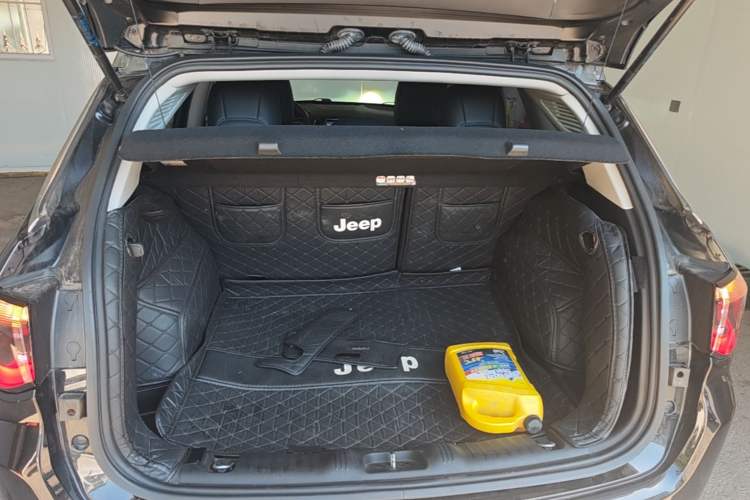 Used Jeep Compass 2020 220T Automatic Four-Wheel Drive Elite Edition Trunk
