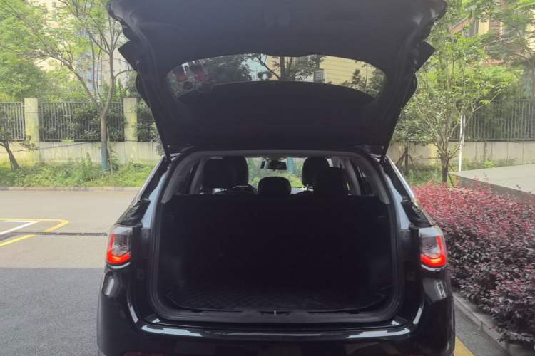 Used Jeep Compass 2020 220T Automatic Leading Edition Trunk