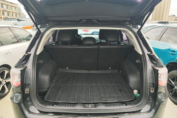Used Jeep Compass 2020 220T Automatic Leading Edition Trunk
