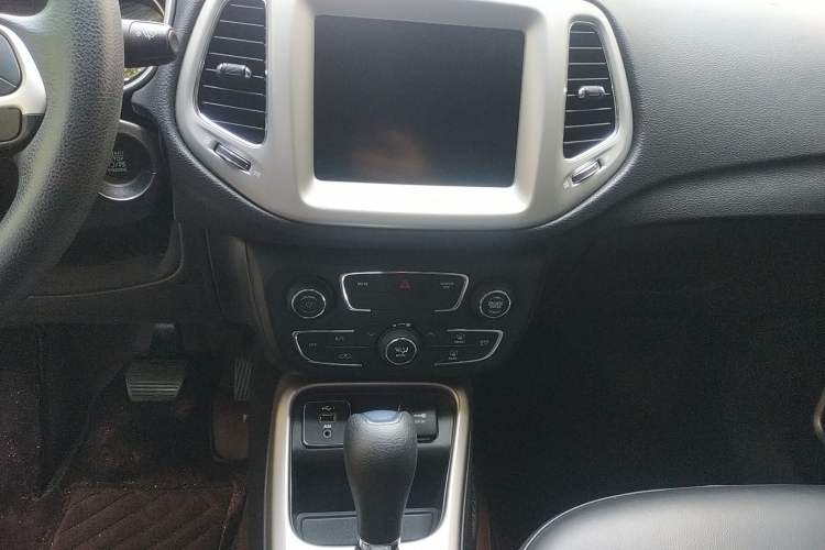 Used Jeep Compass 2020 220T Automatic Leading Edition Audio And AC Panel