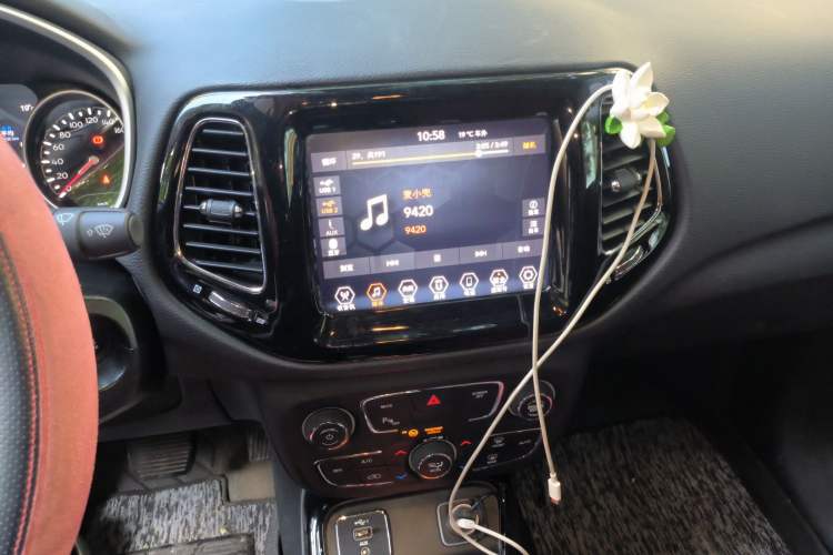 Used Jeep Compass 2020 220T Automatic Elite Edition Audio And AC Panel