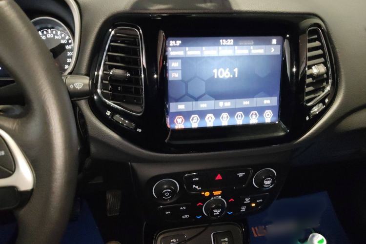Used Jeep Compass 2020 220T Automatic Elite Edition Audio And AC Panel