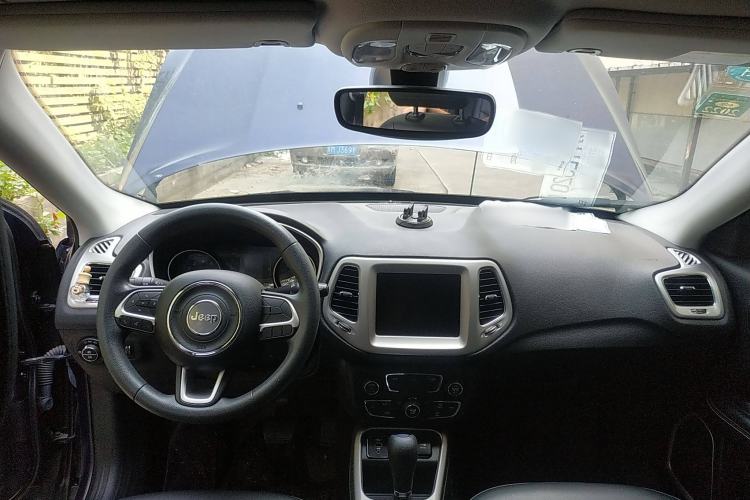 Used Jeep Compass 2020 220T Automatic Leading Edition Center Console