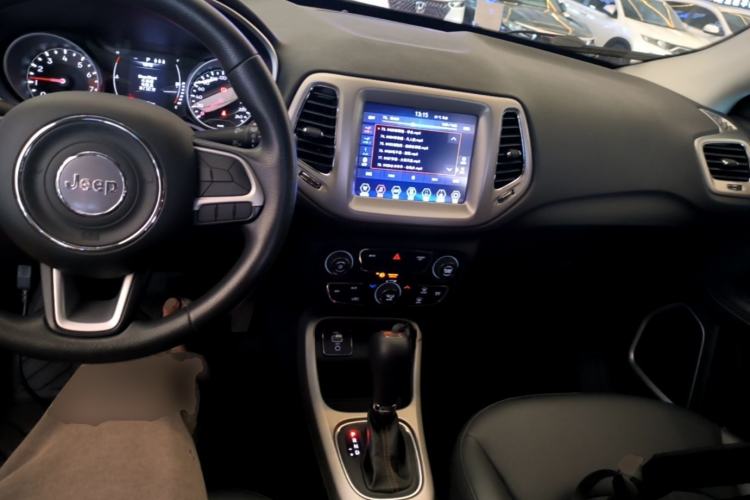 Used Jeep Compass 2020 220T Automatic Leading Edition Center Console