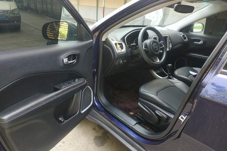 Used Jeep Compass 2020 220T Automatic Leading Edition Driver Seat