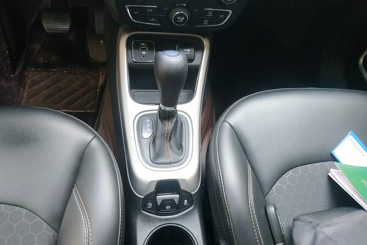 Used Jeep Compass 2020 220T Automatic Leading Edition Gear Lever