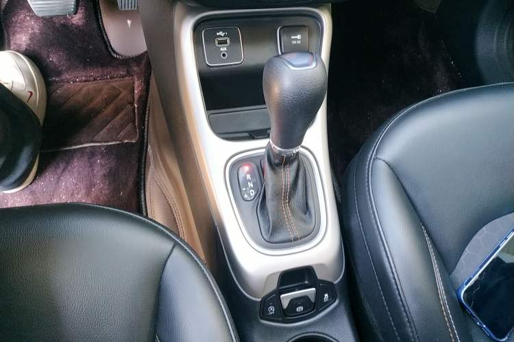 Used Jeep Compass 2020 220T Automatic Leading Edition Gear Lever