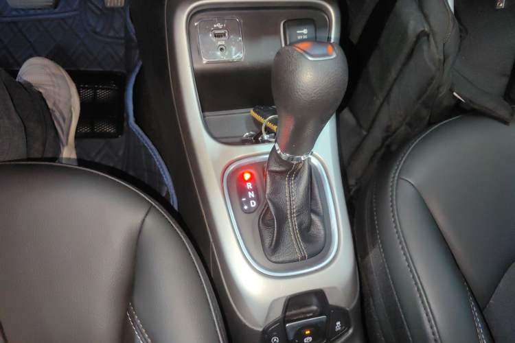 Used Jeep Compass 2020 220T Automatic Leading Edition Gear Lever