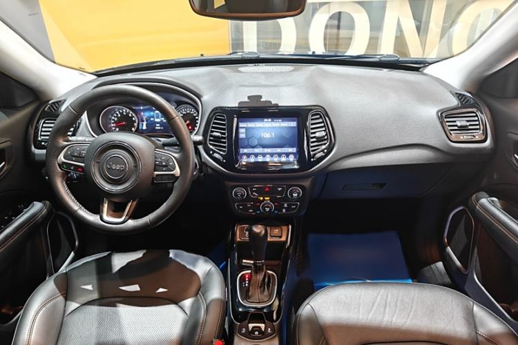 Used Jeep Compass 2020 220T Automatic Elite Edition Interior 2