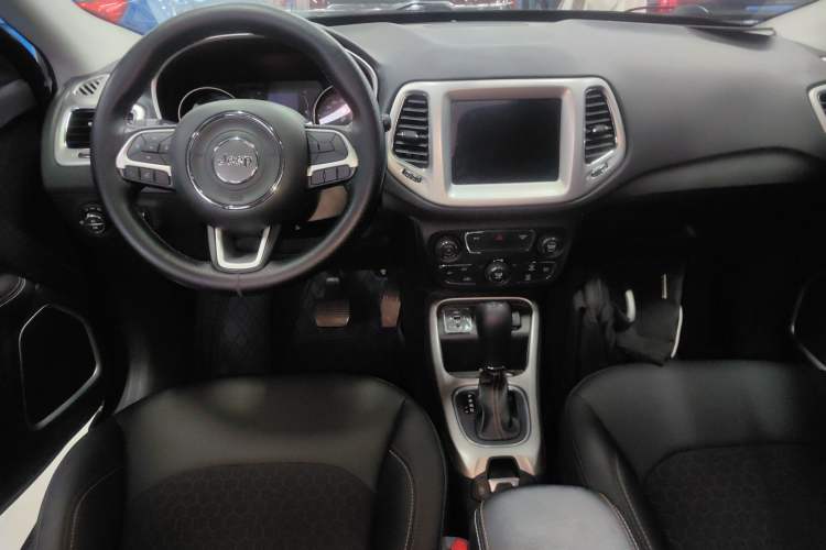 Used Jeep Compass 2020 220T Automatic Leading Edition Interior 2