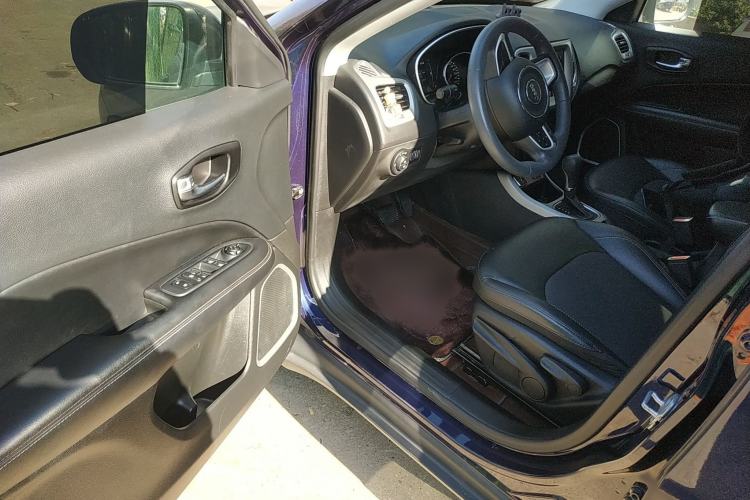 Used Jeep Compass 2020 220T Automatic Leading Edition Interior 3