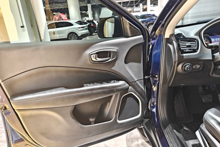 Used Jeep Compass 2020 220T Automatic Elite Edition Interior 3