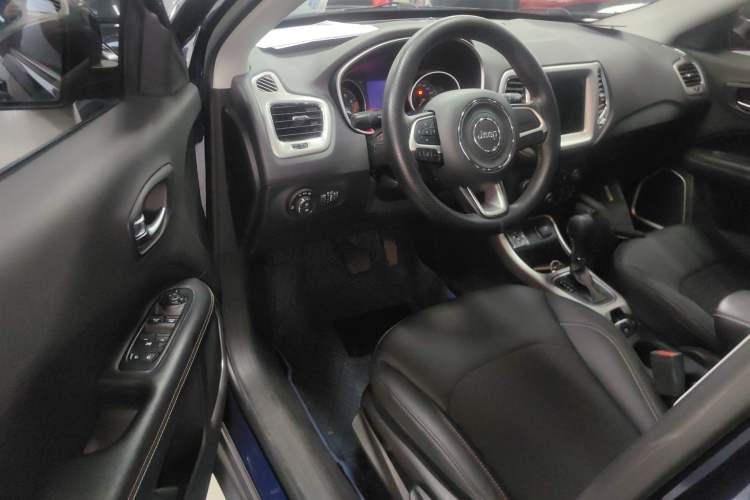 Used Jeep Compass 2020 220T Automatic Leading Edition Interior 3