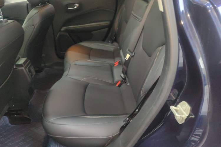 Used Jeep Compass 2020 220T Automatic Leading Edition Interior 4
