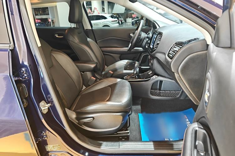 Used Jeep Compass 2020 220T Automatic Elite Edition Interior 7