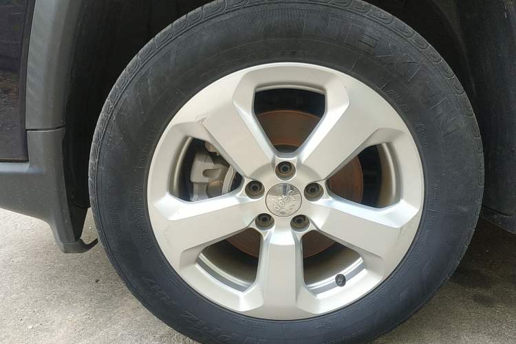 Used Jeep Compass 2020 220T Automatic Leading Edition Left Front Wheel Hub