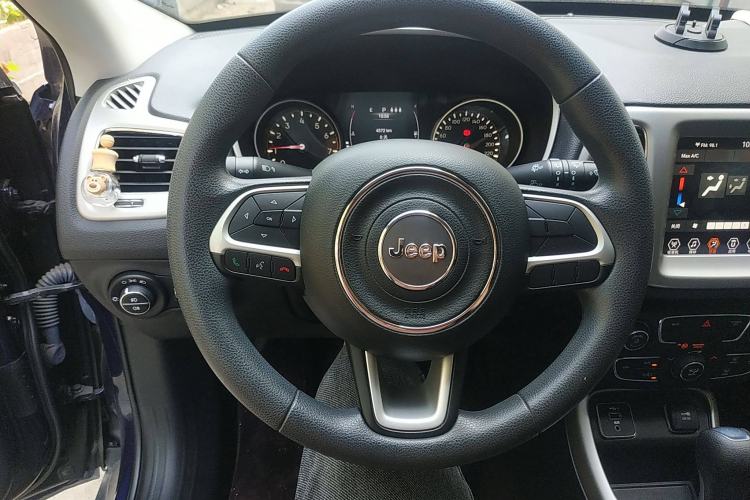 Used Jeep Compass 2020 220T Automatic Leading Edition Steering Wheel