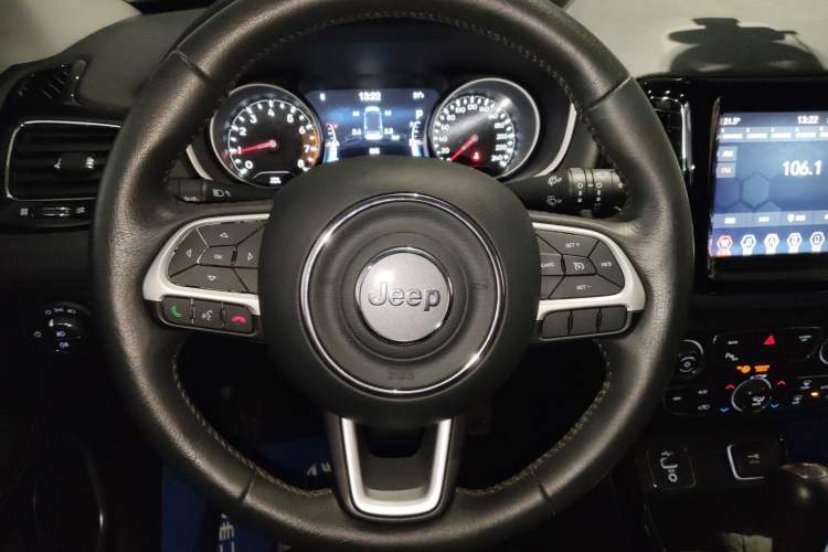 Used Jeep Compass 2020 220T Automatic Elite Edition Steering Wheel