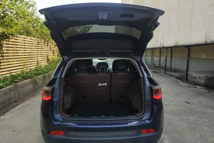 Used Jeep Compass 2020 220T Automatic Leading Edition Trunk