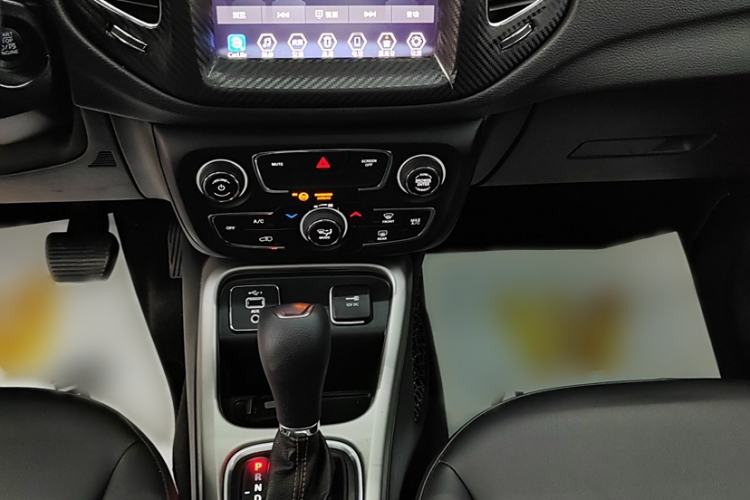 Used Jeep Compass 2020 220T Automatic Leading Edition Interior 4