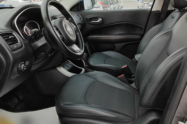 Used Jeep Compass 2020 220T Automatic Leading Edition Interior 5