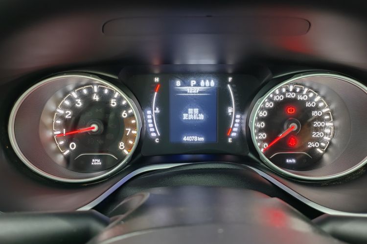Used Jeep Compass 2020 220T Automatic Leading Edition Odometer Close Up