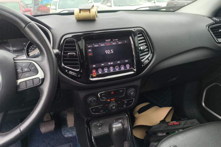 Used Jeep Compass 2020 220T Automatic Elite Edition Audio And AC Panel