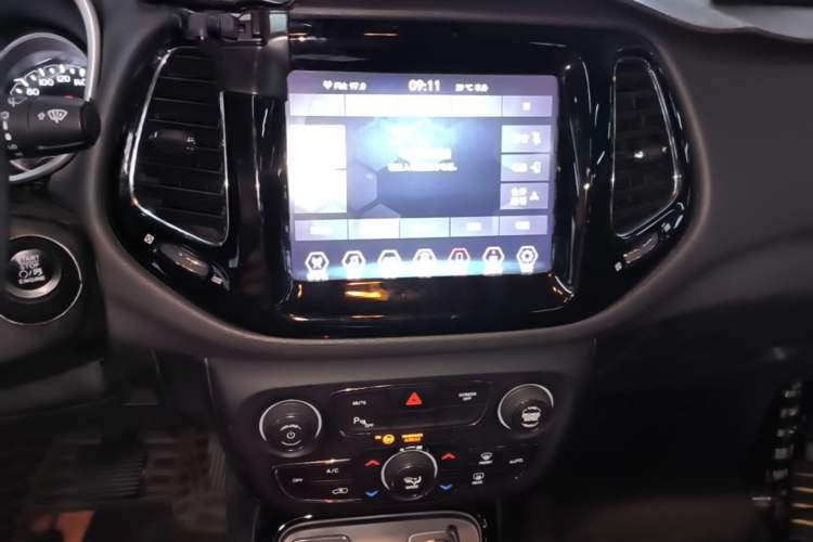 Used Jeep Compass 2020 220T Automatic Night Eagle Edition Audio And AC Panel