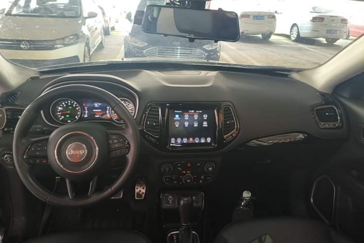 Used Jeep Compass 2020 220T Automatic Night Eagle Edition Center Console
