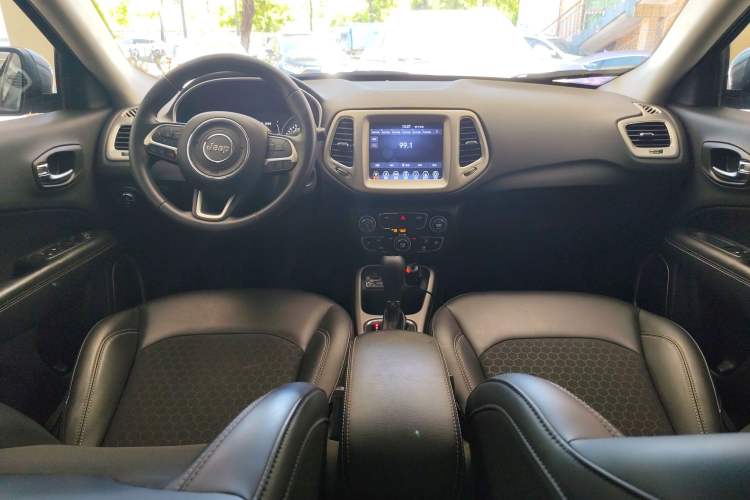 Used Jeep Compass 2020 220T Automatic Leading Edition Interior 2