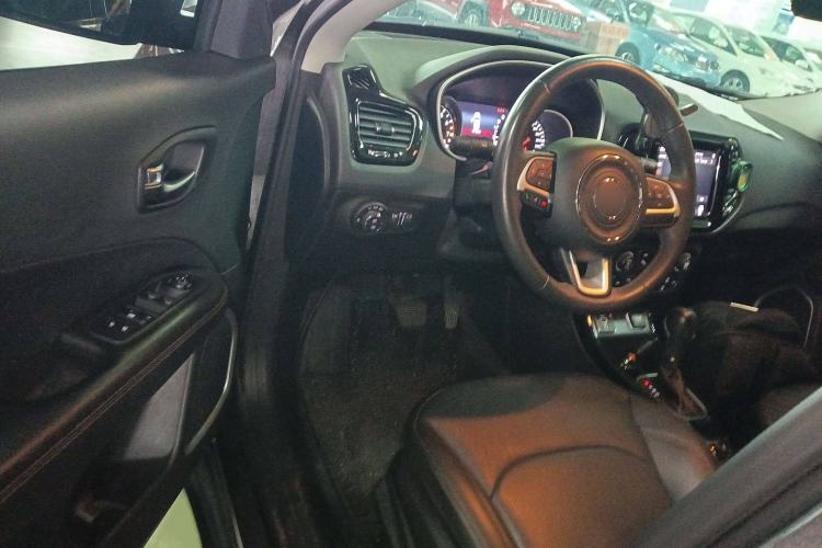 Used Jeep Compass 2020 220T Automatic Elite Edition Interior 3