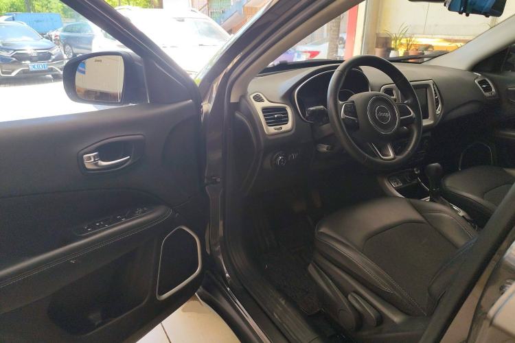 Used Jeep Compass 2020 220T Automatic Leading Edition Interior 3
