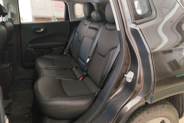 Used Jeep Compass 2020 220T Automatic Leading Edition Interior 4