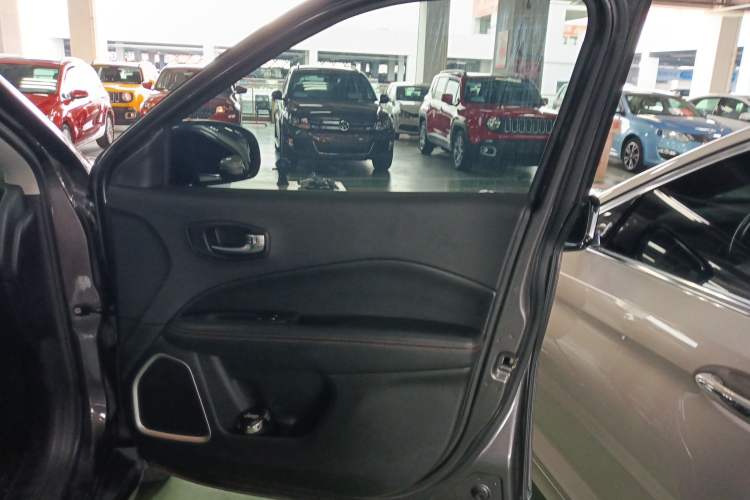 Used Jeep Compass 2020 220T Automatic Elite Edition Interior 5