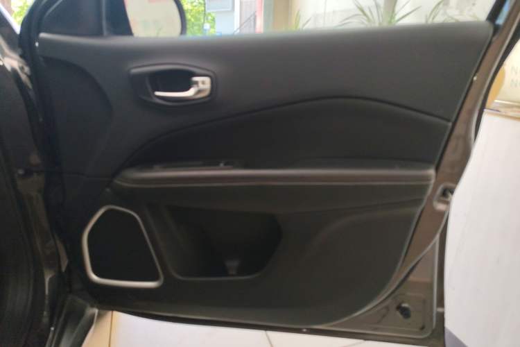 Used Jeep Compass 2020 220T Automatic Leading Edition Interior 5