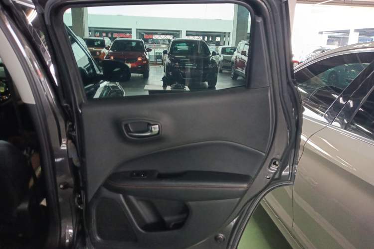 Used Jeep Compass 2020 220T Automatic Elite Edition Interior 6