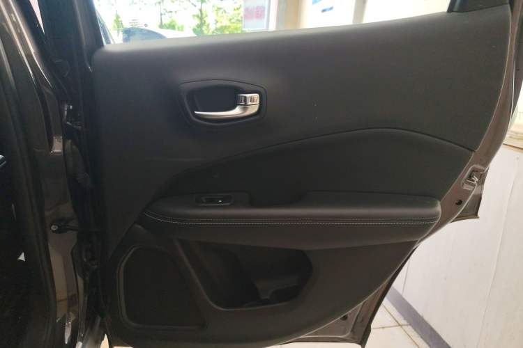 Used Jeep Compass 2020 220T Automatic Leading Edition Interior 6